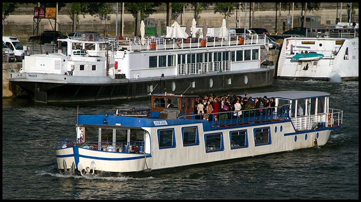 tour boat on seine